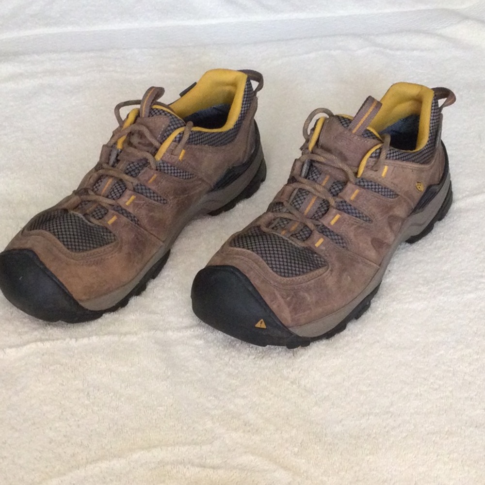 Keen men’s hiking boots size 11